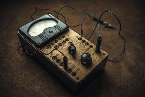 Voltage Testing Tools: Ensuring Electrical Safety and Precision Measurements